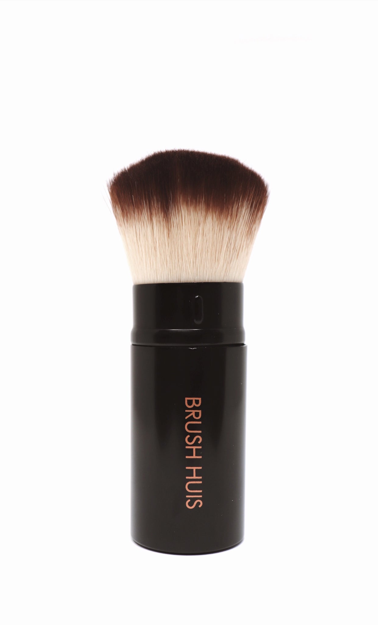 High quality affordable kabuki makeup brush, compact with a lid to keep safe in handbag.
