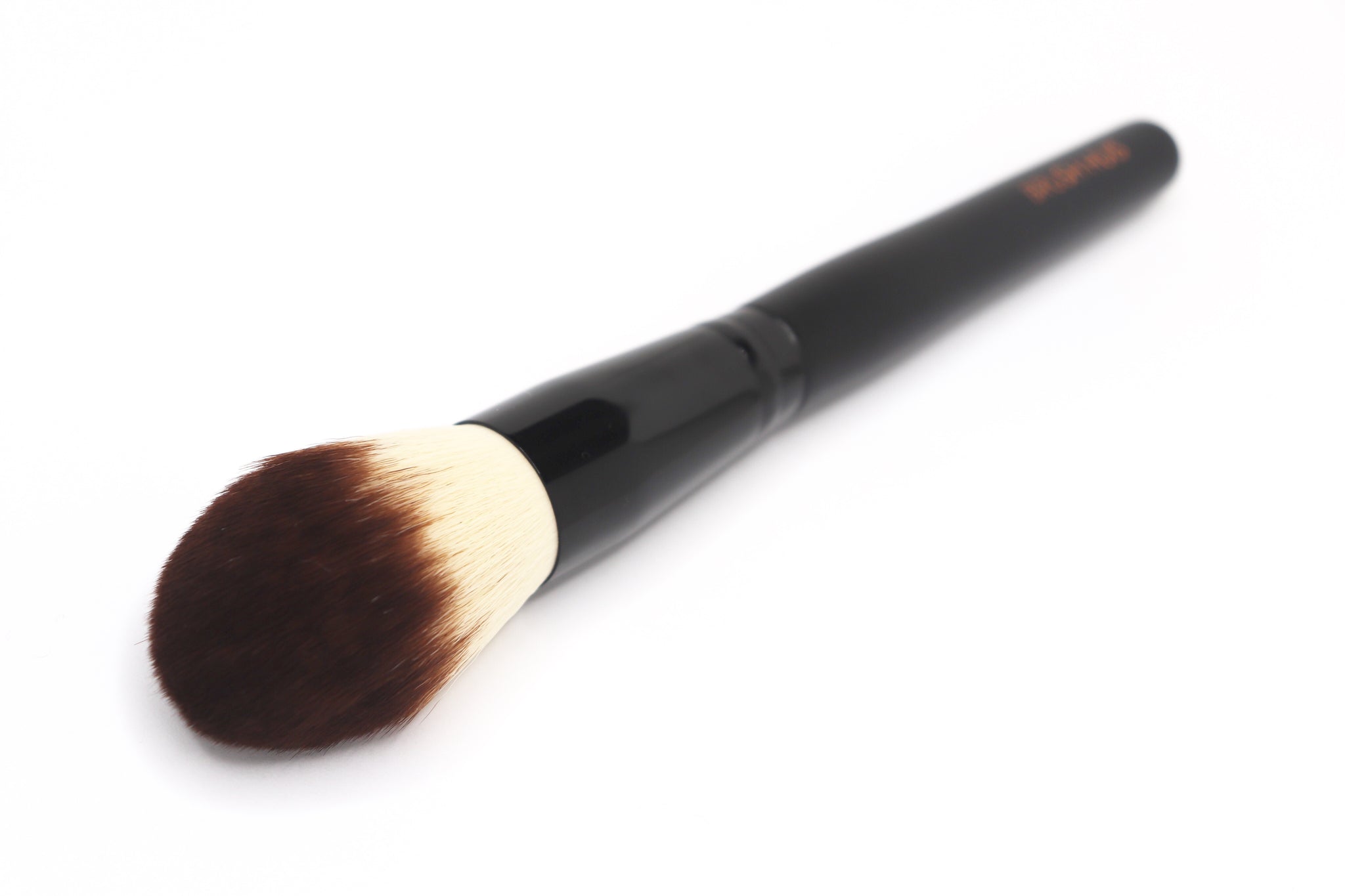 Brush Huis, high quality makeup brush, bronzer brush. Synthetic hair, vegan makeup brush.